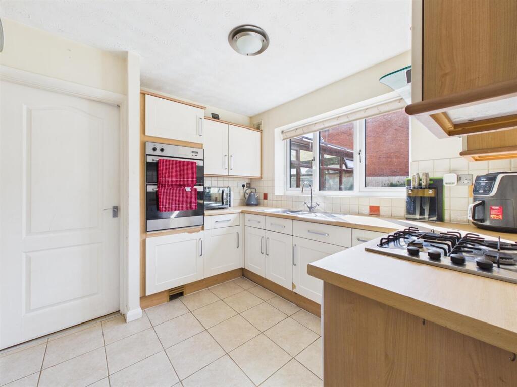 House in Gloucester - View 5
