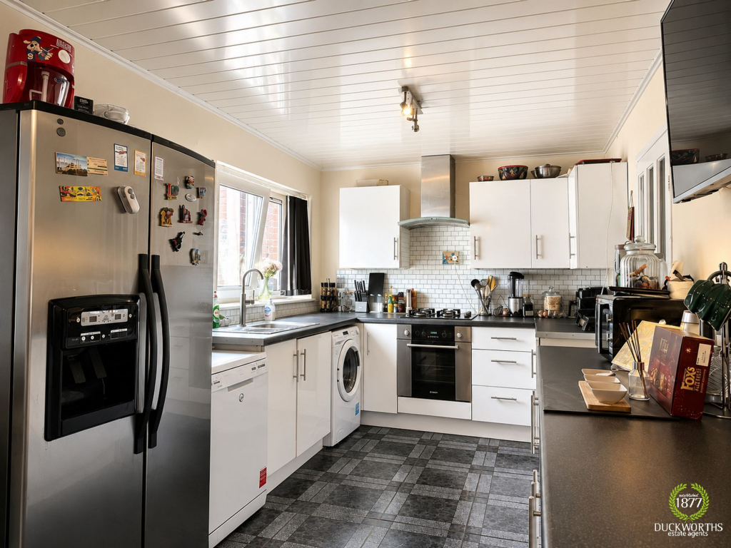 House in Hyndburn, Alleytroyds, Scaitcliffe - More
