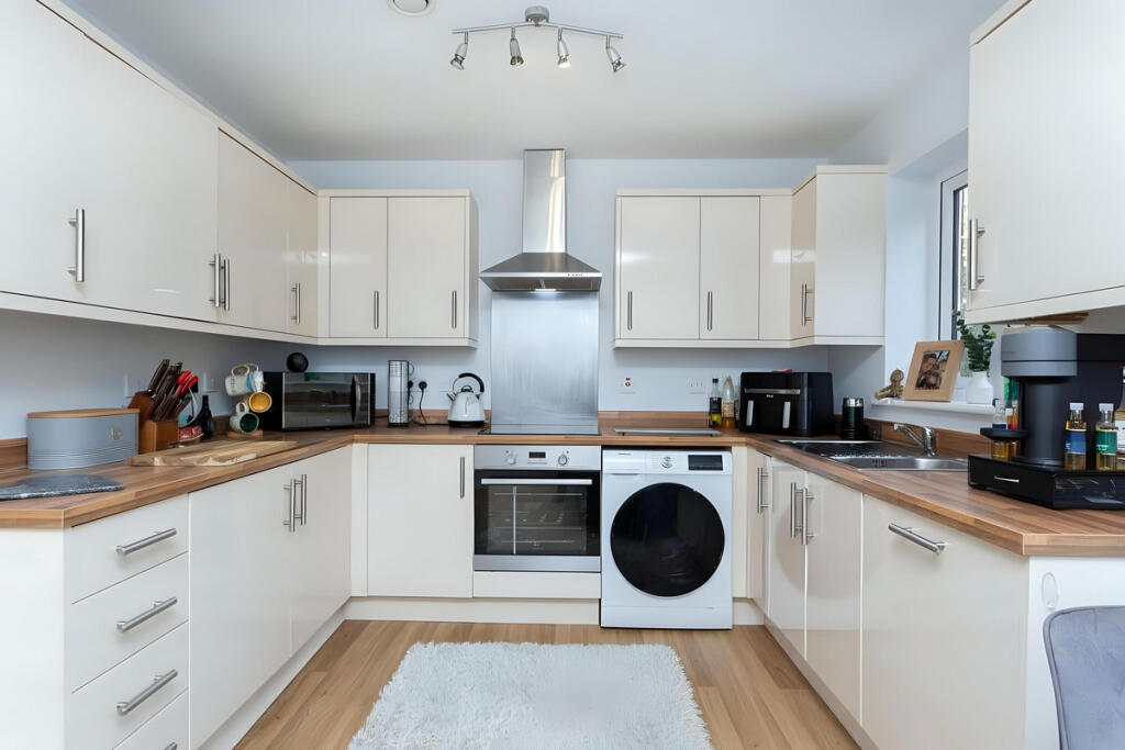 House in Preston, Larches, Ashton-on-Ribble - More