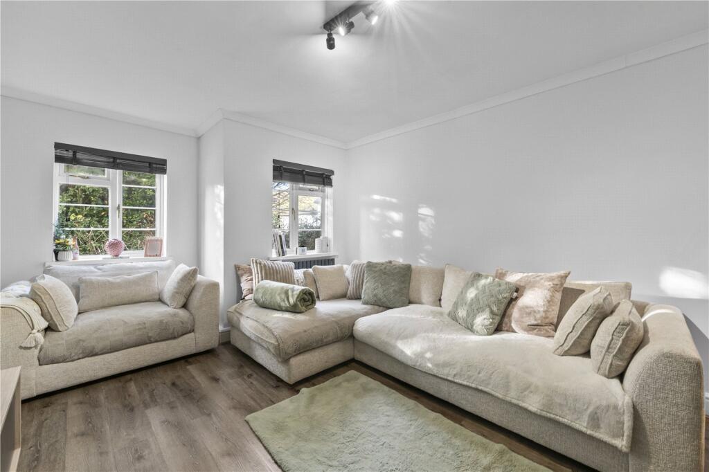 Arlington Lodge, Monument Hill, Weybridge, KT13 photo 3