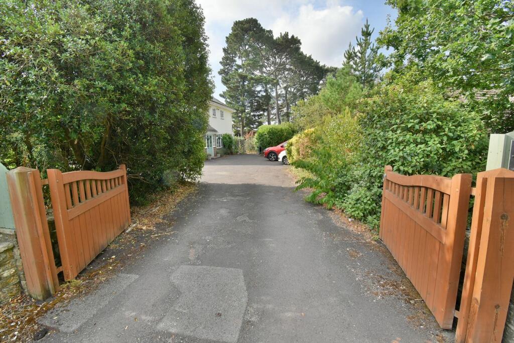 House in Ferndown - View 4