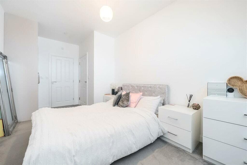 Apartment in Wokingham - View 4