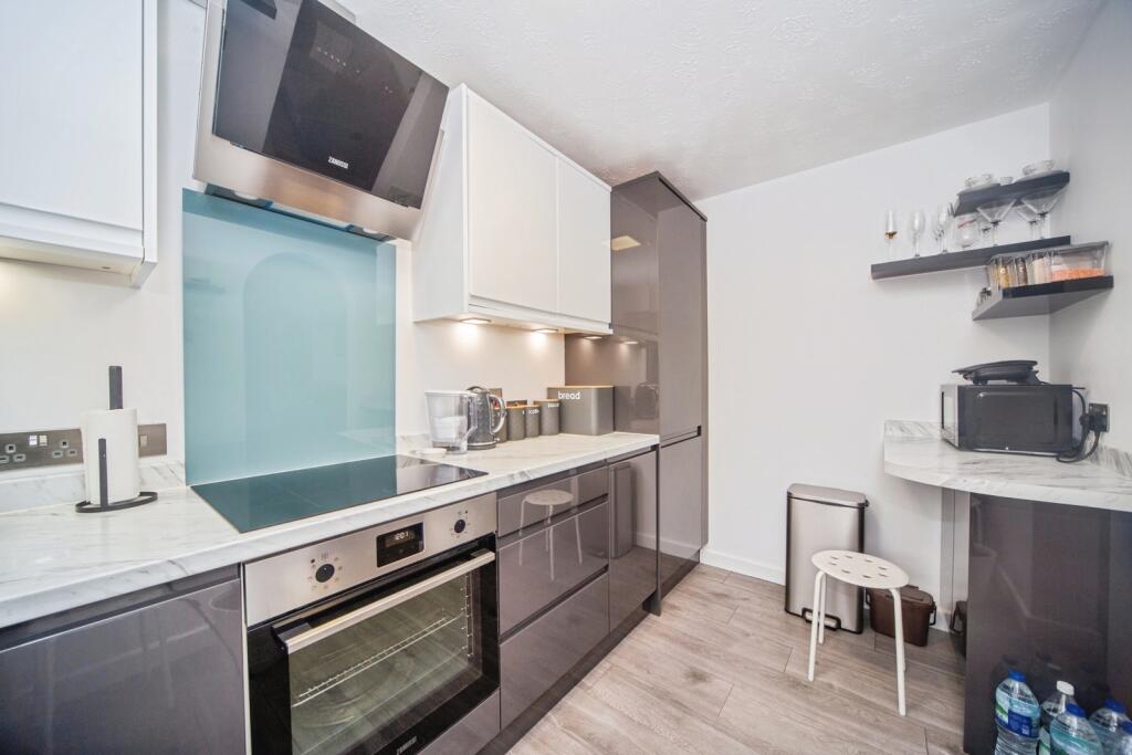 Apartment in Southampton - View 3