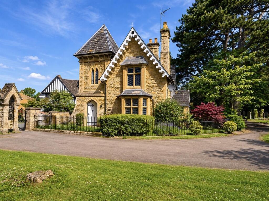 Main image of property: Cemetary Lodge, Castle Road, Wellingborough, NN8 1LL