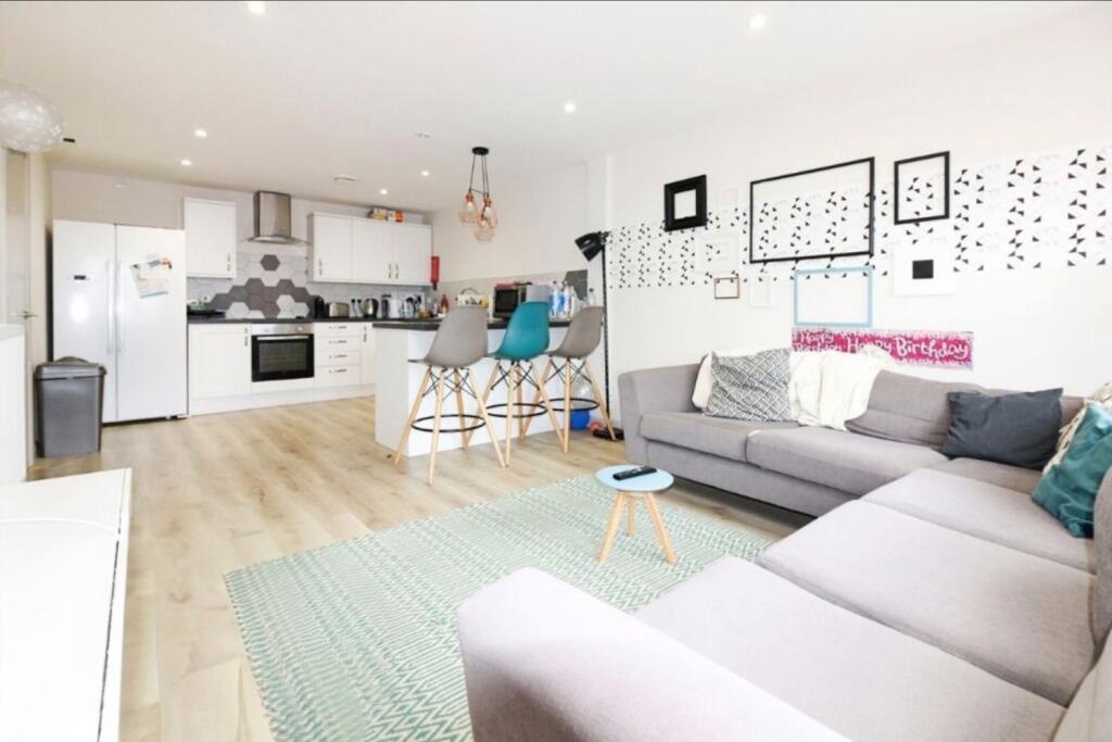 Main image of property: Corner House, Cathays