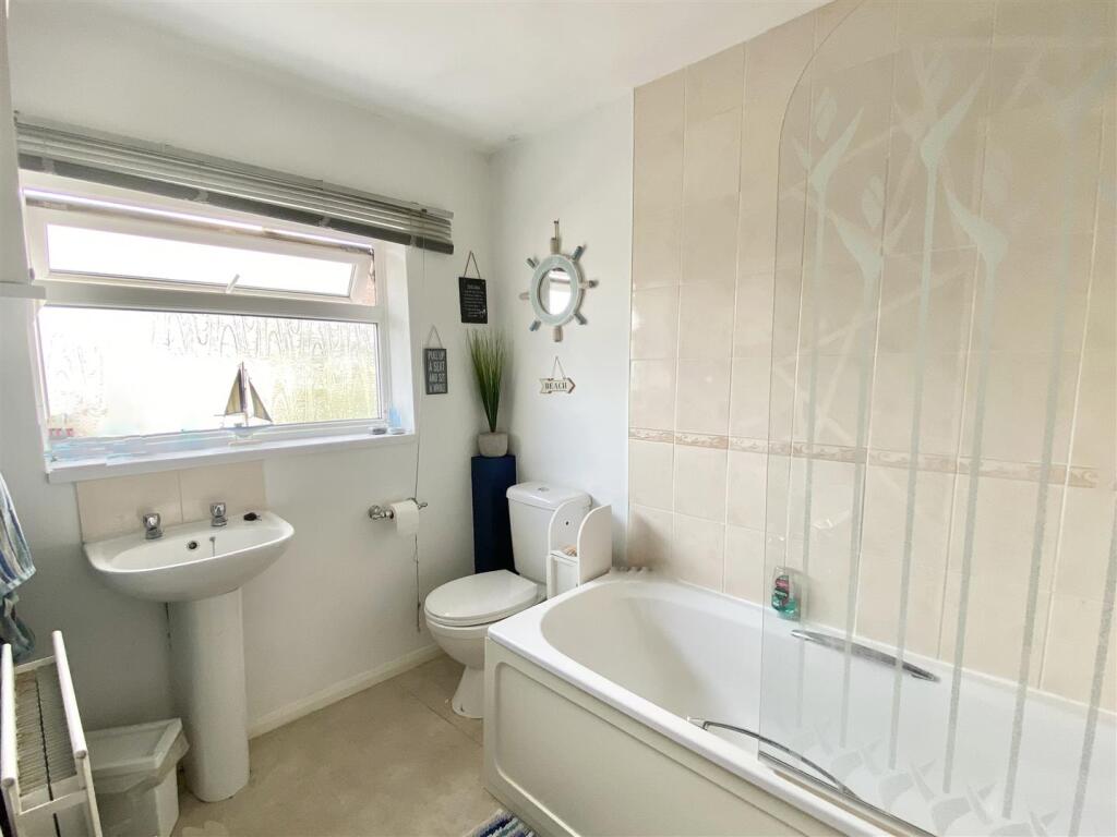 36 Roseway, Shrewsbury, SY1 4HW - More