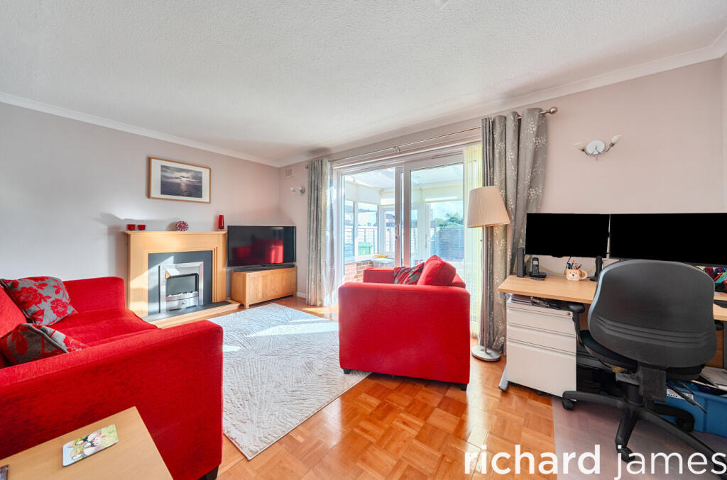 Dryden Place, Royal Wootton Bassett, SN4 photo 3