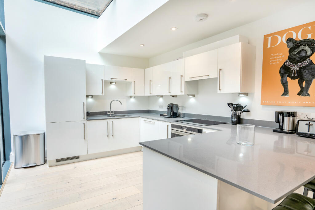 Apartment in London - View 3