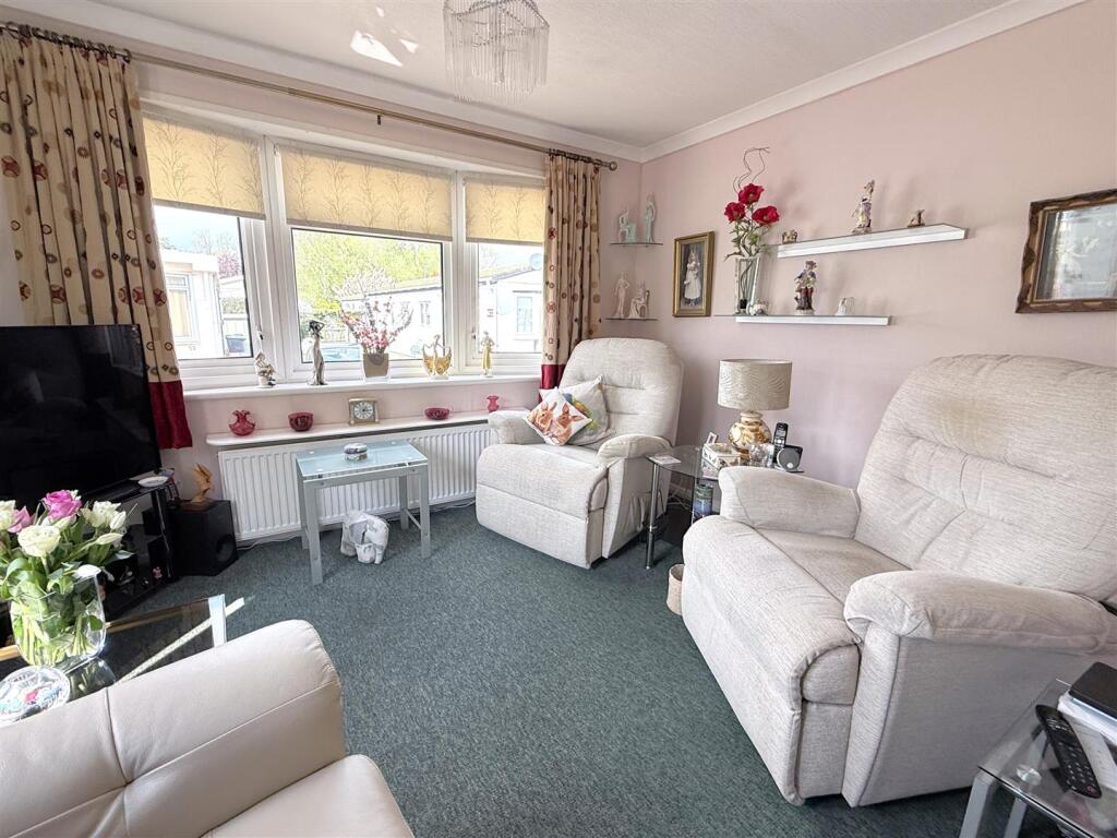 House in Rushcliffe, Langar cum Barnstone - More