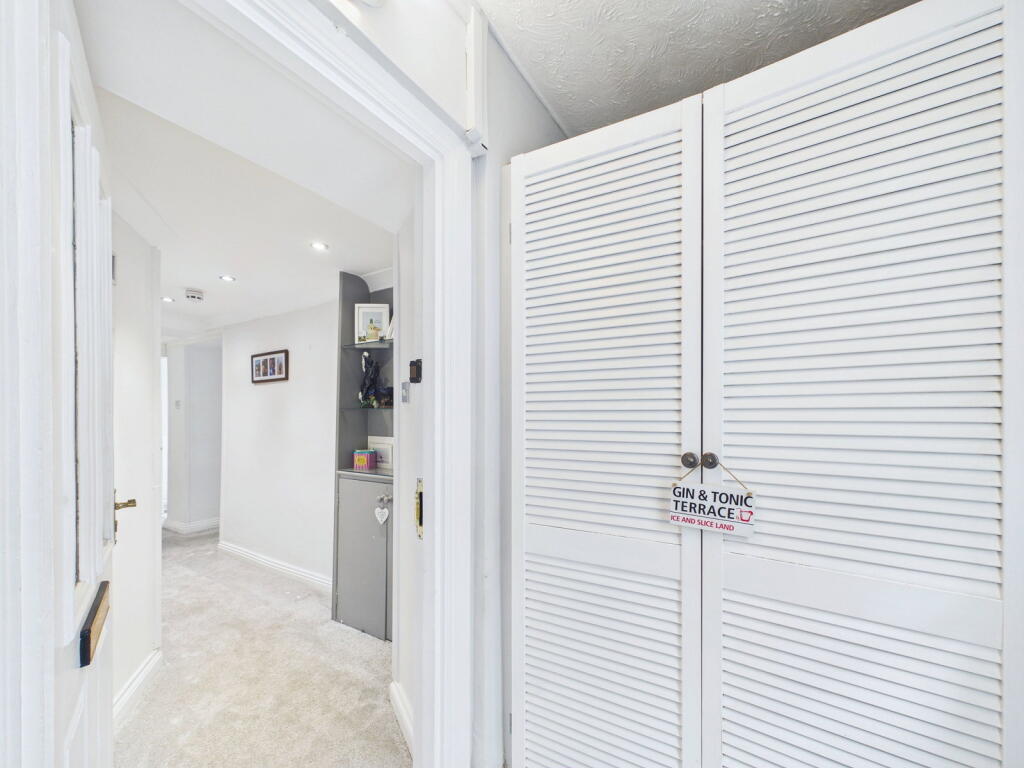 Apartment in Torquay, Torbay - View 5
