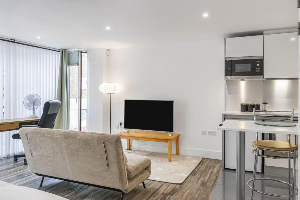 Studio flat for rent