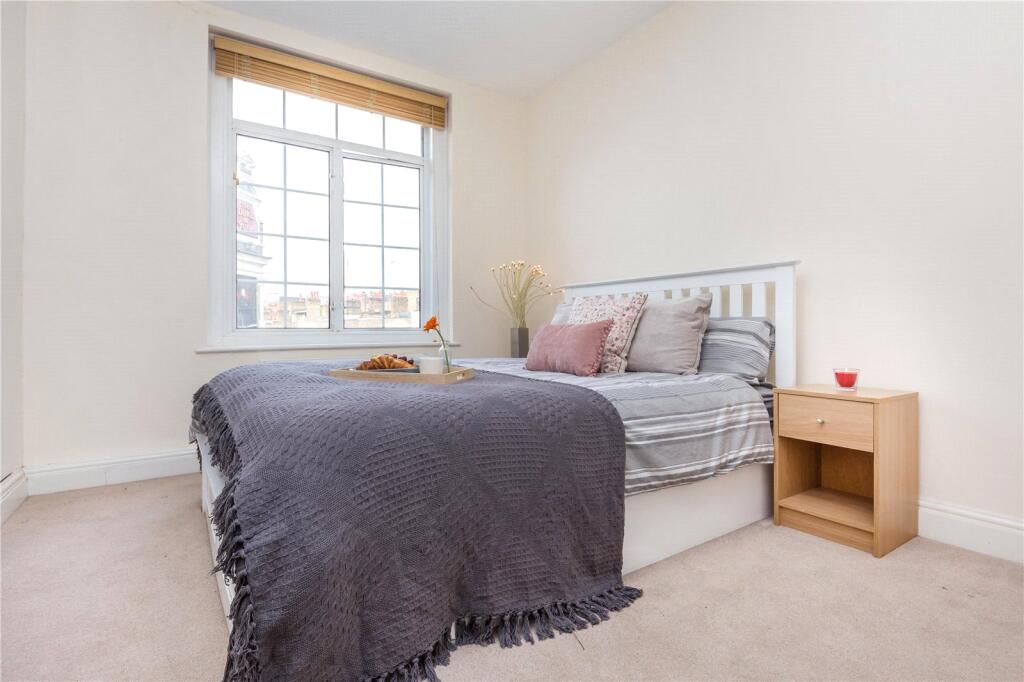 Apartment in London - More