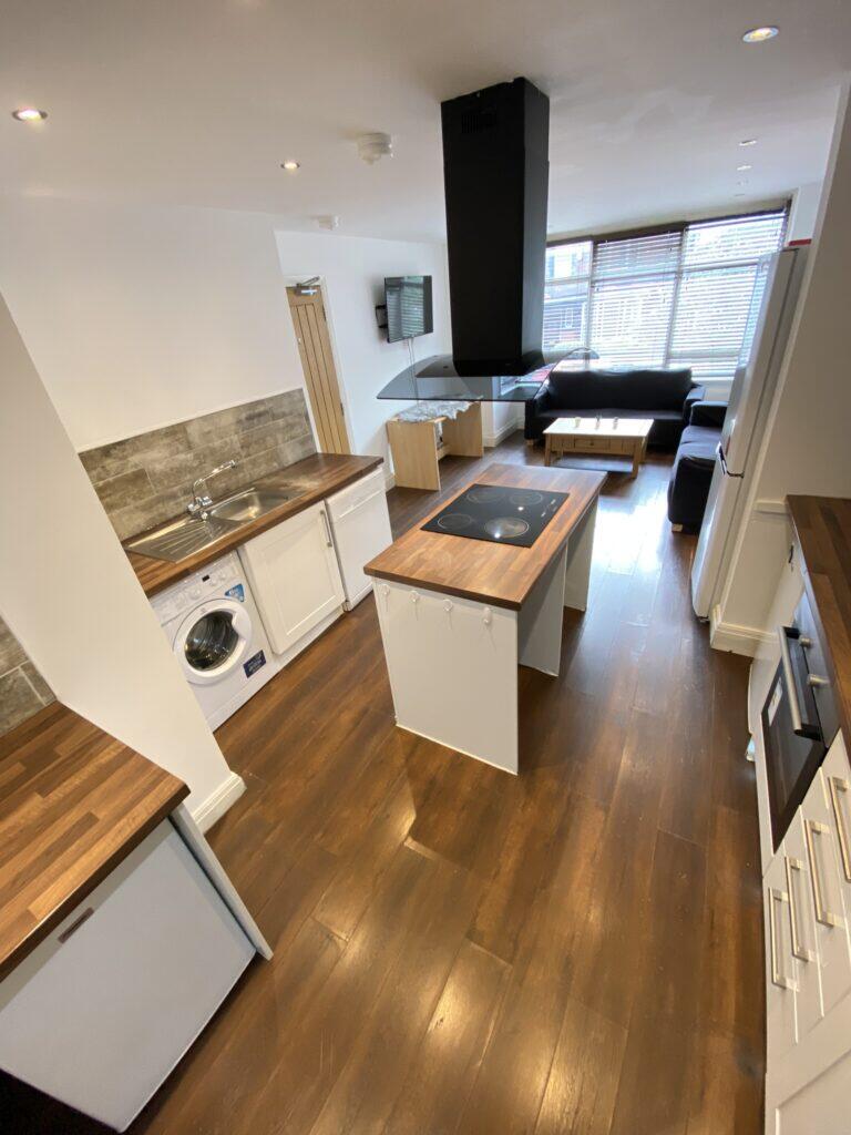 7 bedroom semi-detached house for rent