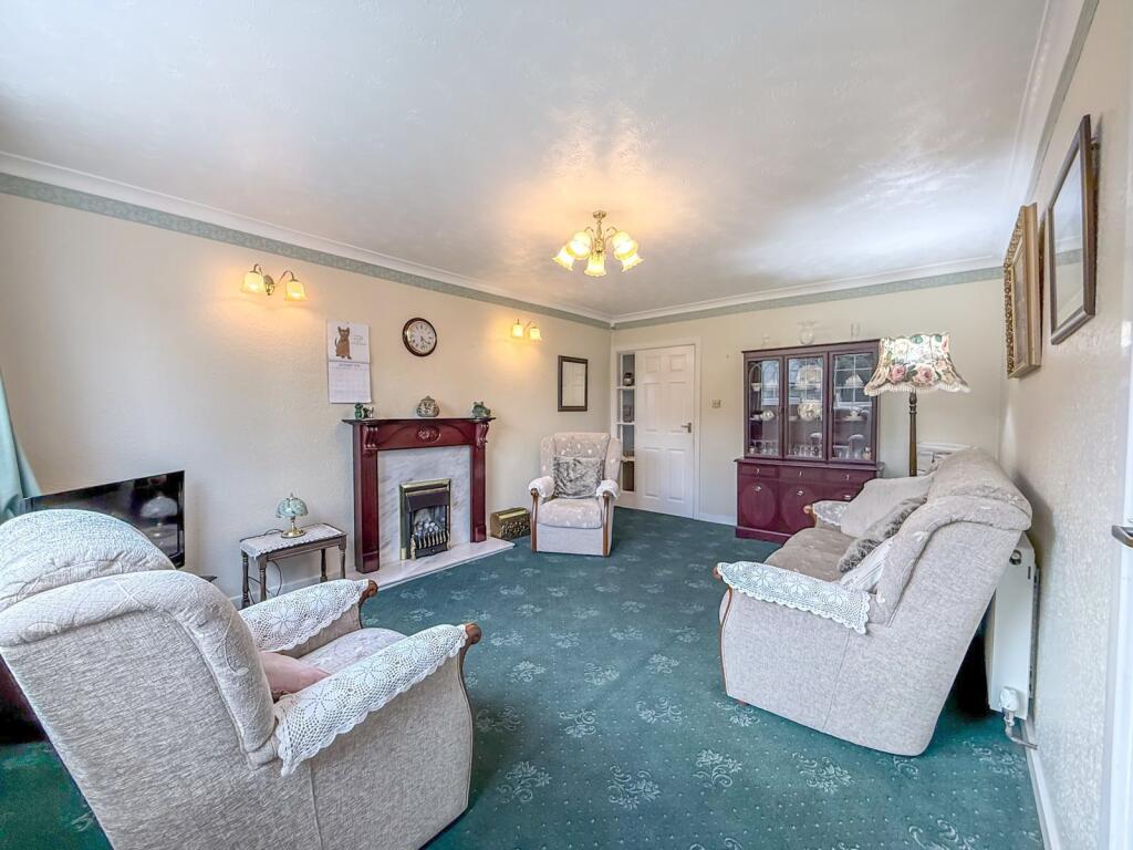 House in High Peak, Buxton - View 4