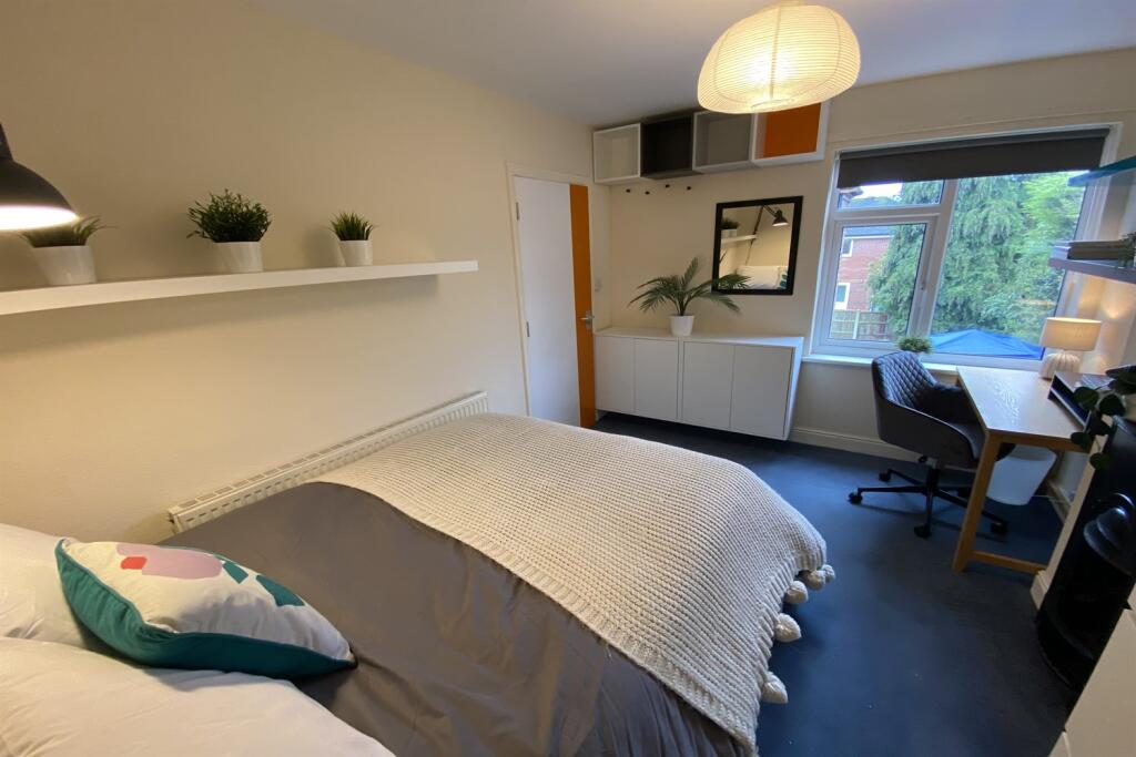 Main image of property: Orange Room @ 27 Peveril Road, NG9 2HY