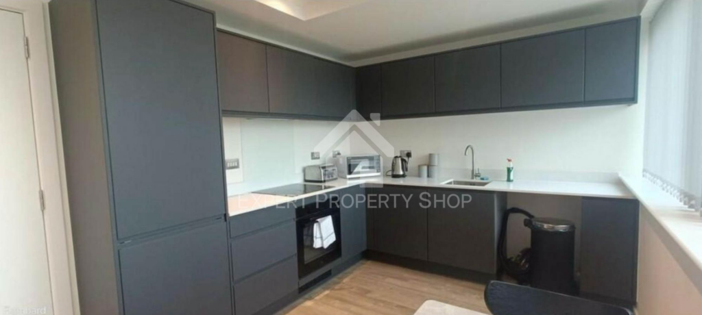 Apartment in Manchester, Old Trafford - View 2