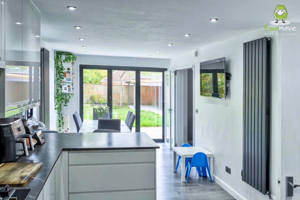 House in Swindon, Haydon Wick - View 4