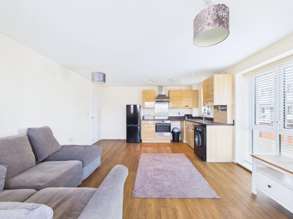 Apartment in Romford - More