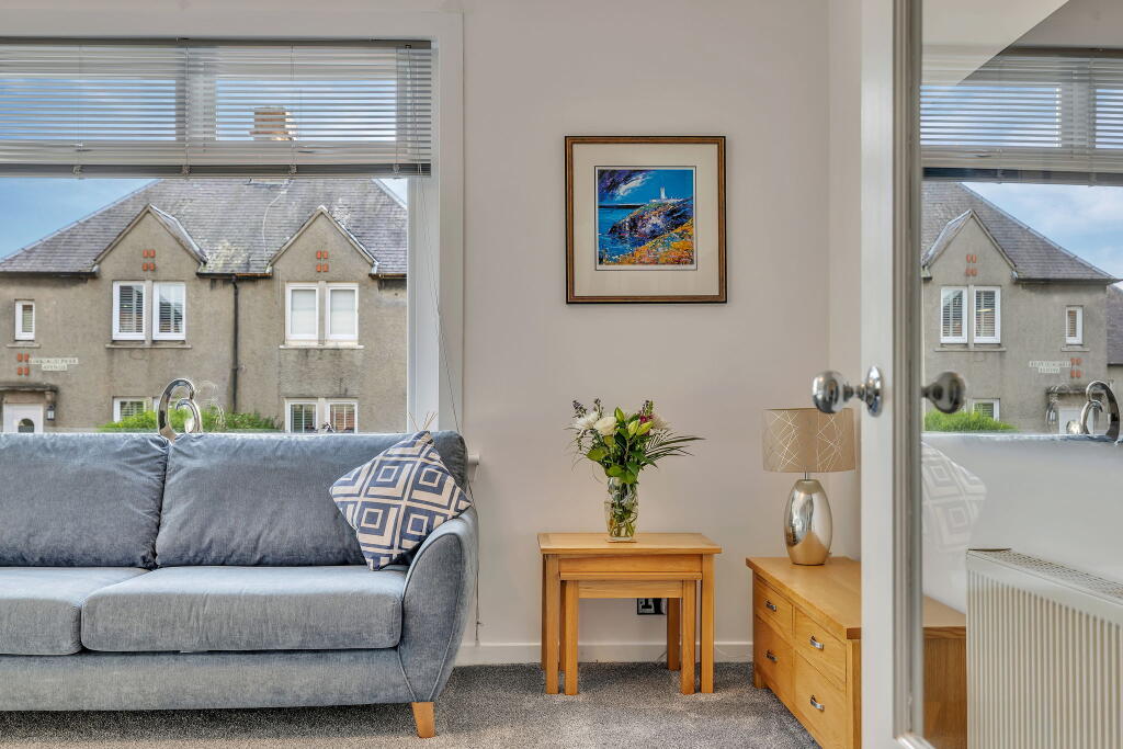 85 Kirkland Park Avenue, Strathaven, ML10 6DY photo 2