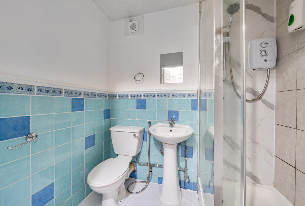 Colwyn Green, Snowdon Drive, London, NW9 - View 6