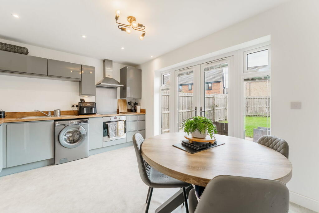 Pooley Avenue, Howden, DN14 7EG photo 4