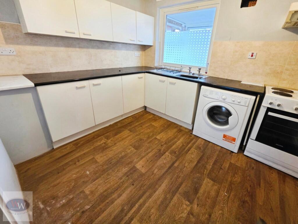 Frizley Gardens, Bradford, BD9 4LZ photo 3