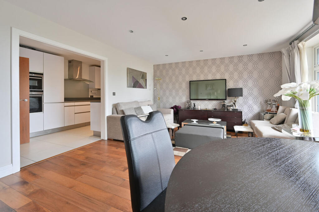 Apartment in Watford - More