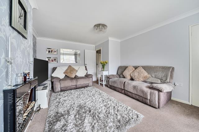 House in Thatcham, West Berkshire - More
