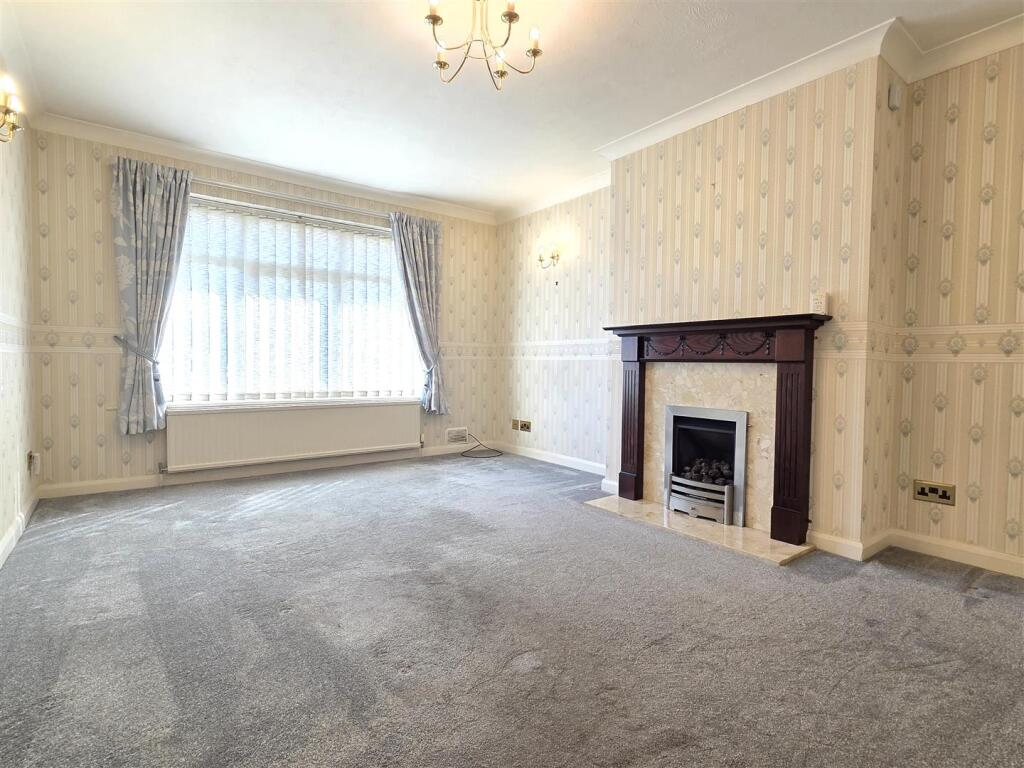Pinewood Crescent, Lytham photo 2