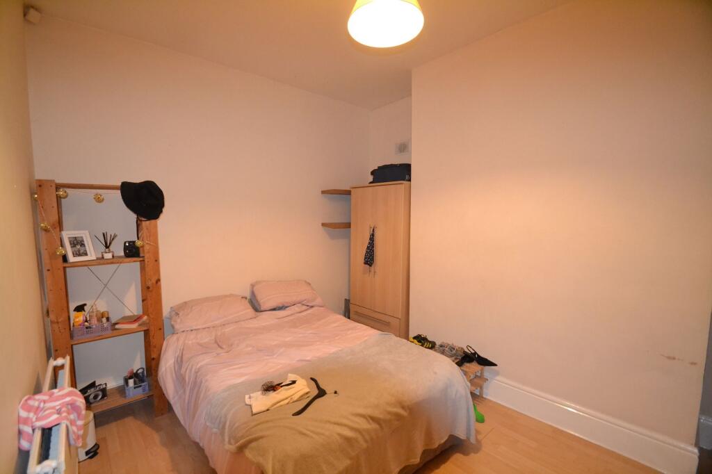 1 bedroom house share for rent