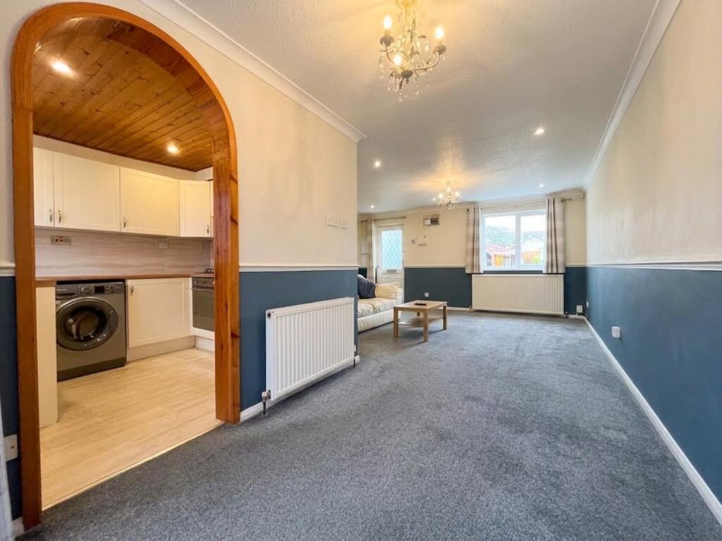 House in Luton, Farley Hill - View 4