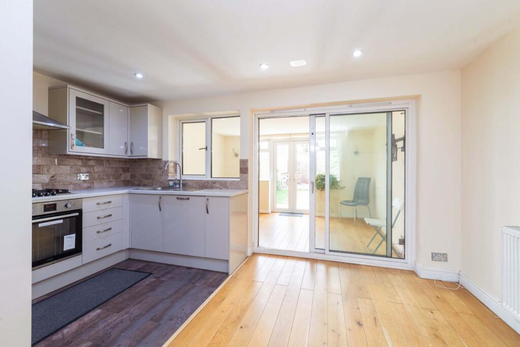 House in Slough - View 5