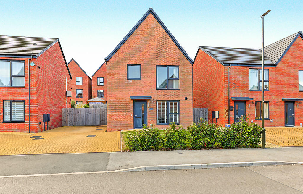 3-bed detached on Woodcote Way, Walton, Chesterfield, £310,000