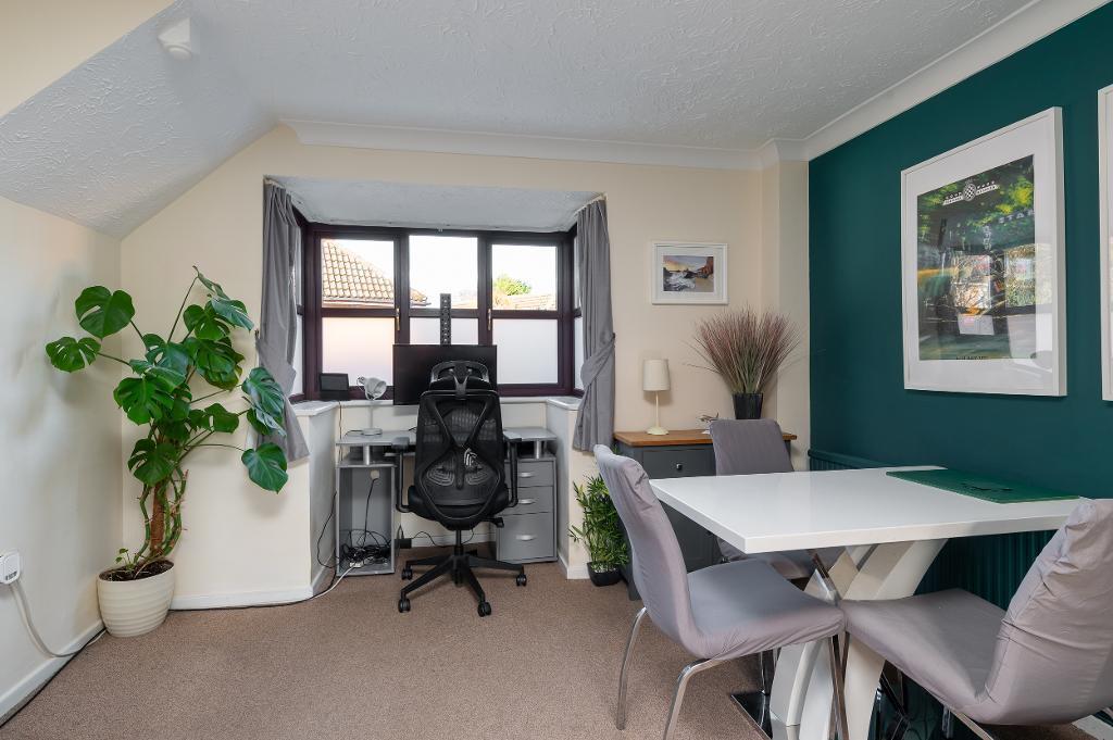 Lynott Close, Crownhill, Milton Keynes, Buckinghamshire, MK8 0DJ photo 4