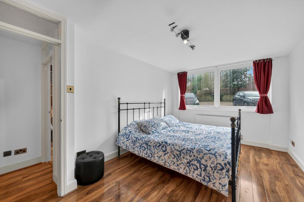 Apartment in London, North Sheen - View 4