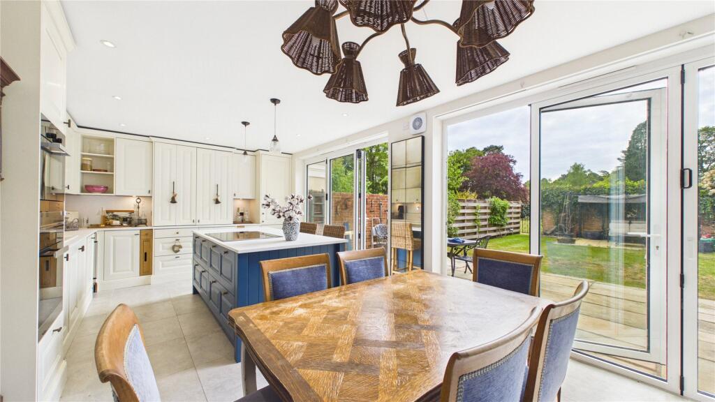 House in Surrey Heath, Windlesham - View 4