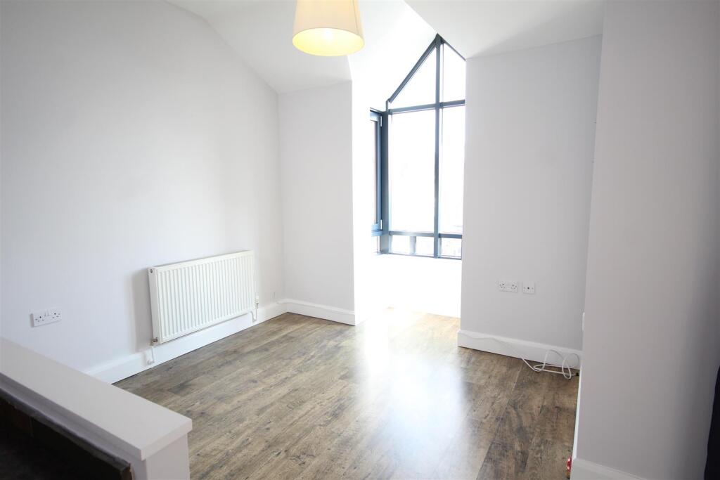 House in Hull - View 3