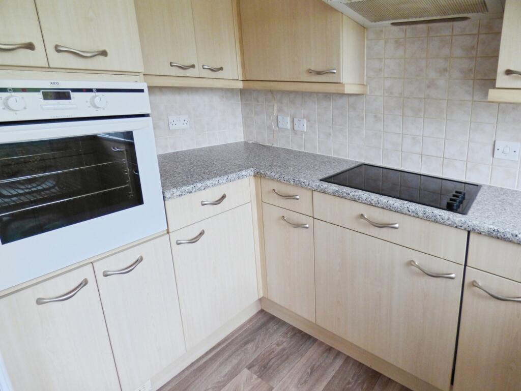 Apartment in Eastleigh, Hedge End - View 4