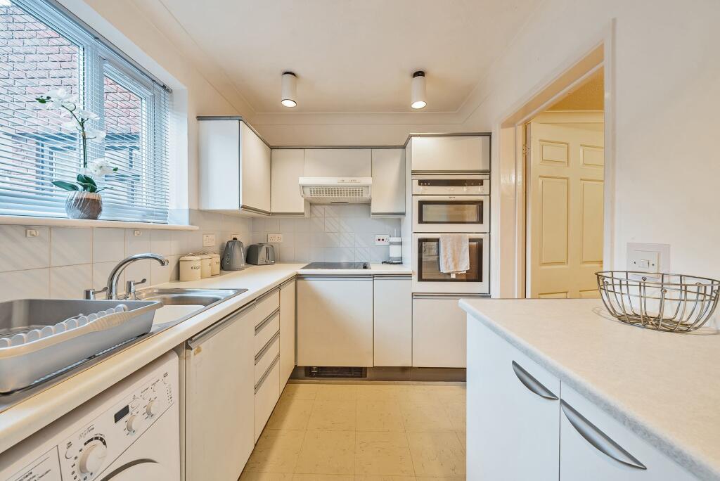 Oakmead Green, Epsom, KT18 - View 4