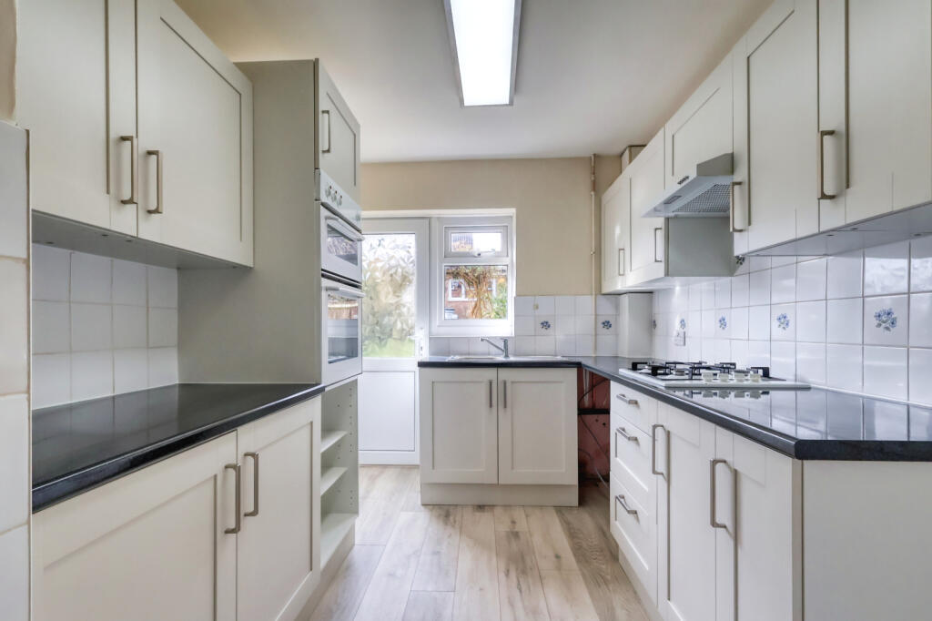 Rennie Close, High Wycombe, Buckinghamshire, HP13 photo 4