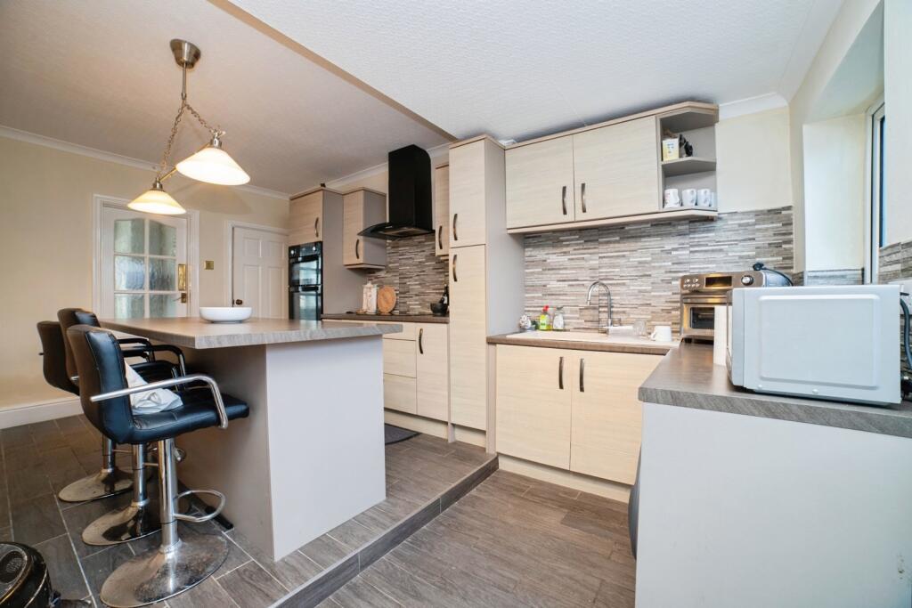Dalestorth Road, SUTTON-IN-ASHFIELD, Nottinghamshire, NG17 photo 2