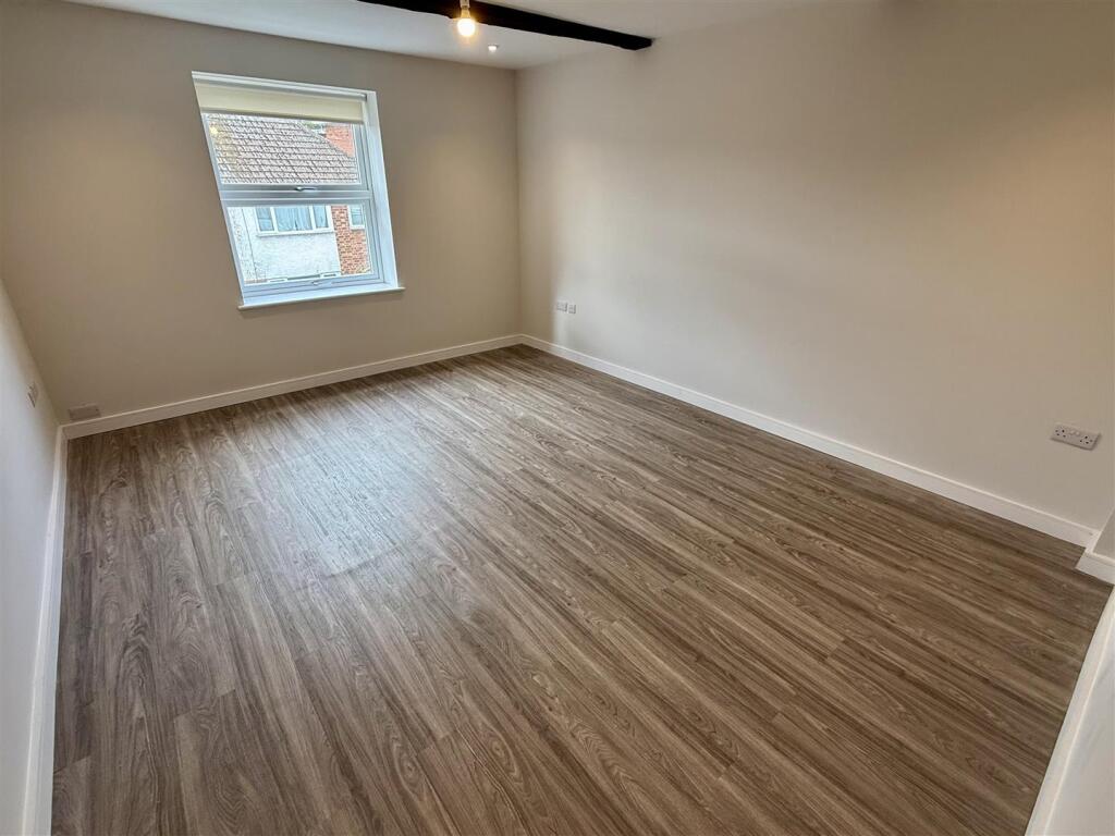 Apartment in Warwick, Cubbington - More