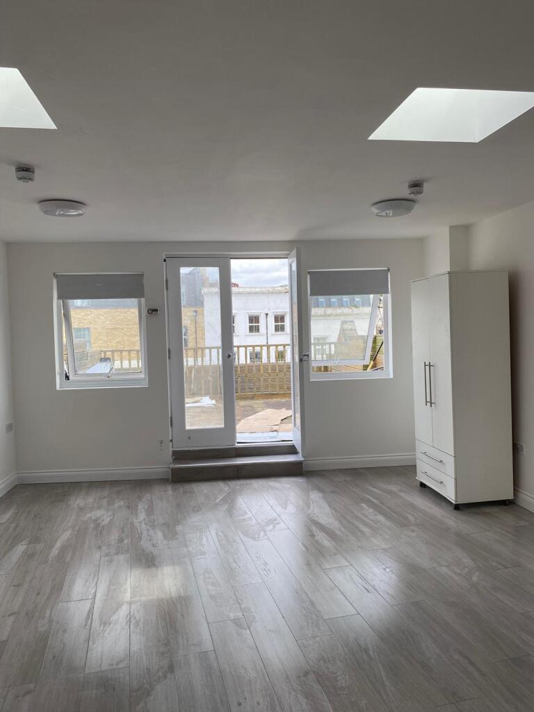 Studio flat for rent