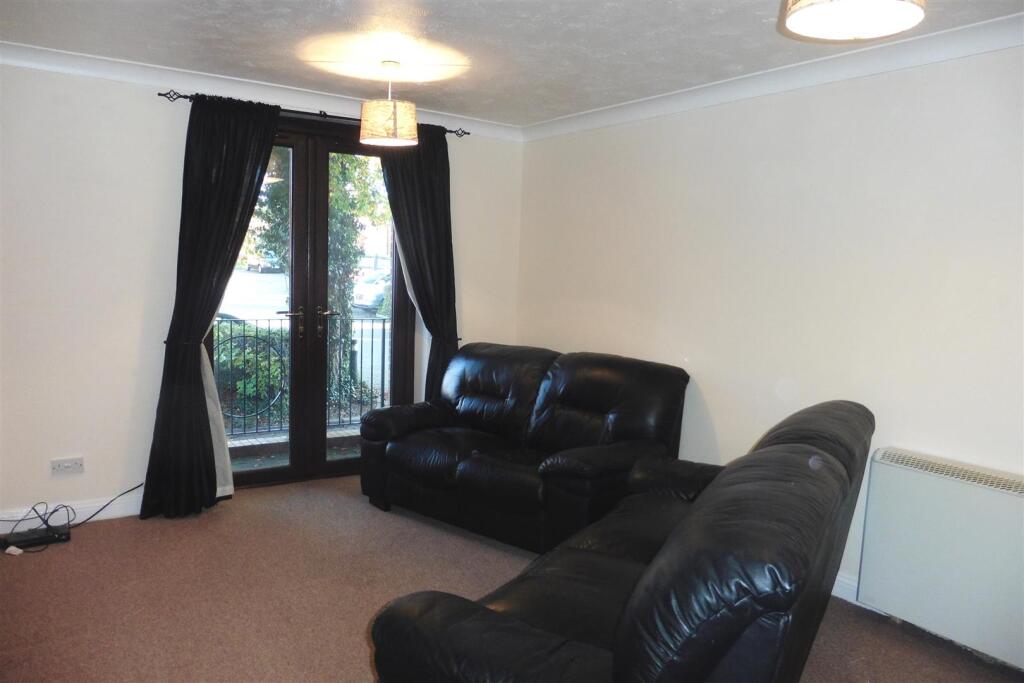 Apartment in Northampton - View 2