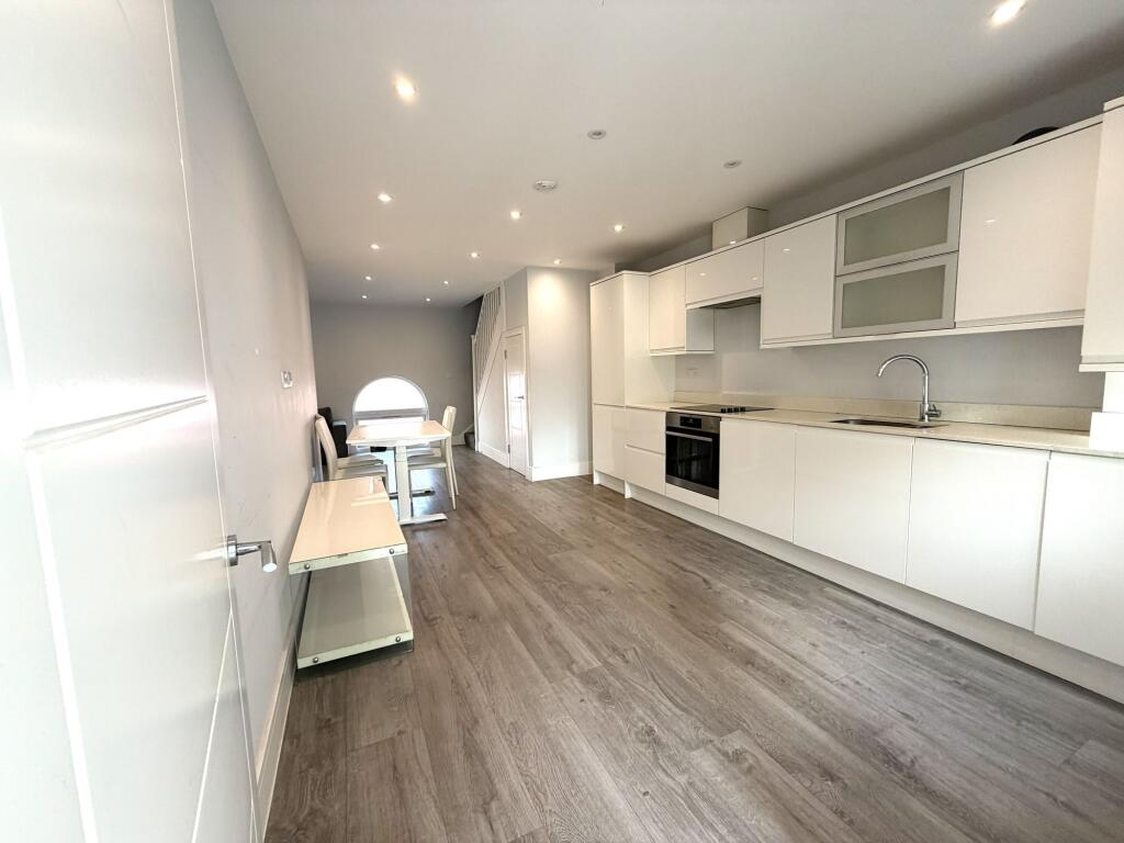 Main image of property: 116 Station Road, London, N11