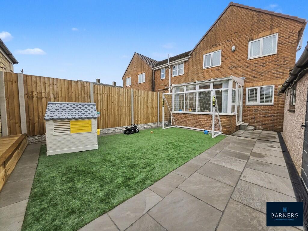Plover Drive, Batley photo 2