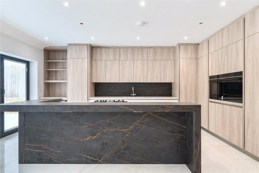 House in Bromley - View 4