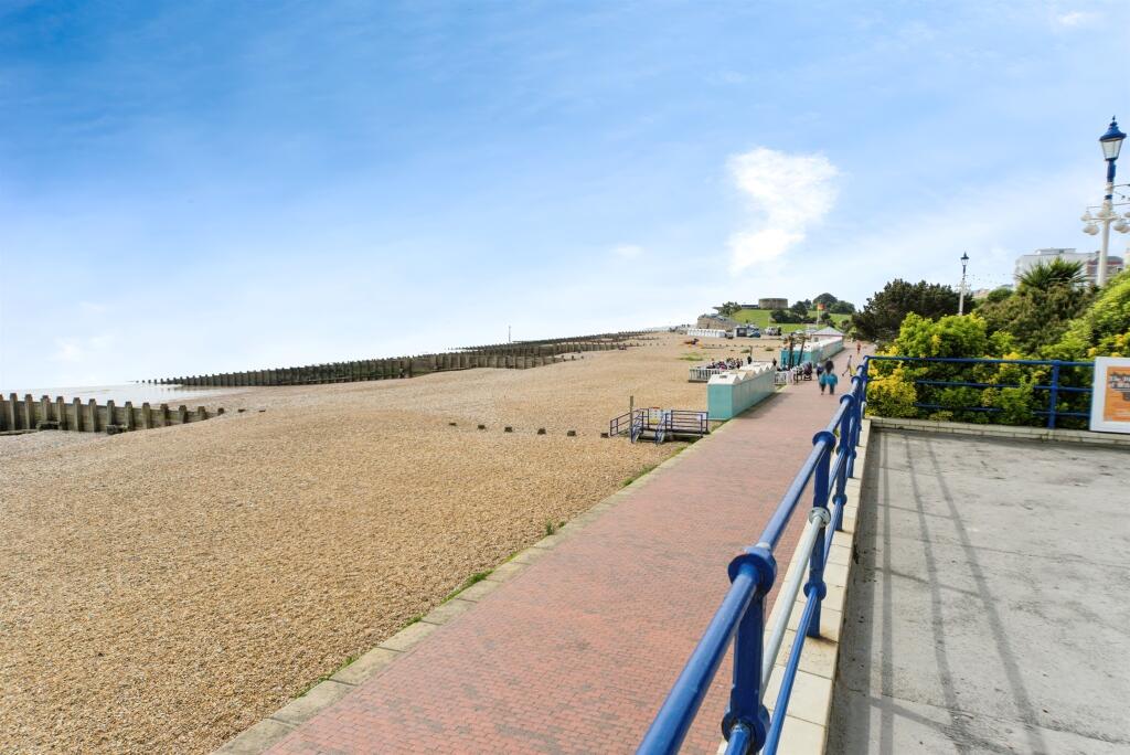 Grande Views, 25 Burlington Place, Eastbourne - View 4