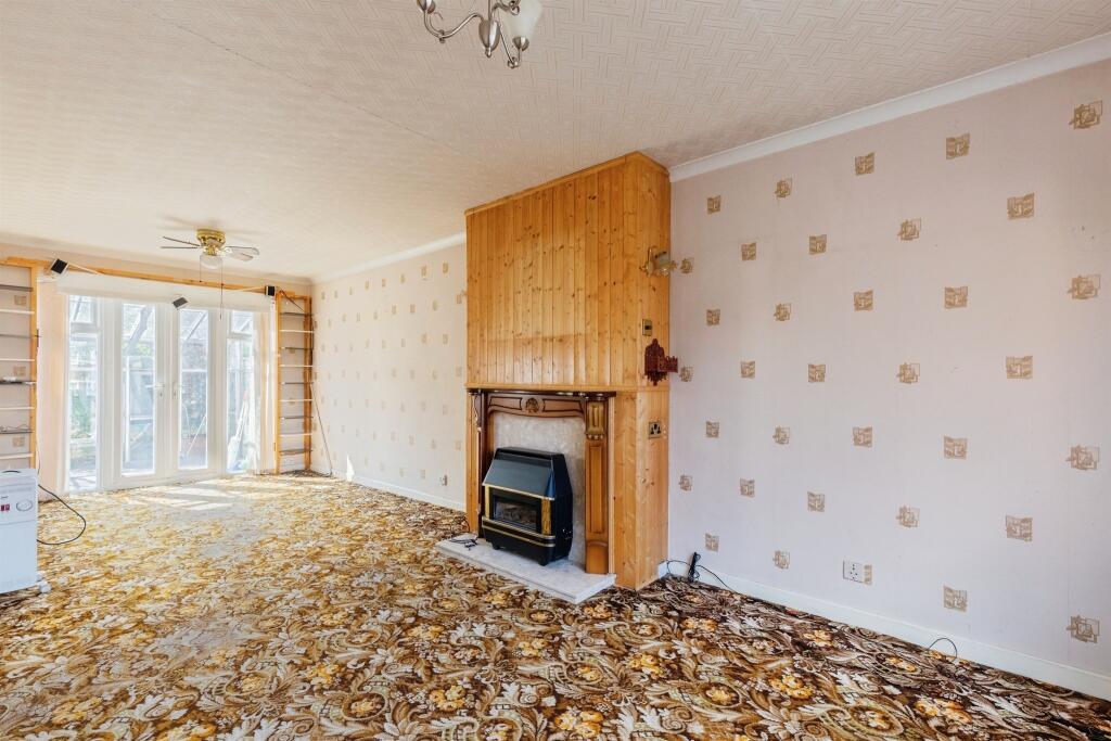 House in Coventry, Fenside, Stivichall - More