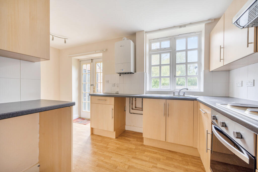 Northcourt Avenue, Reading, Berkshire, RG2 photo 3